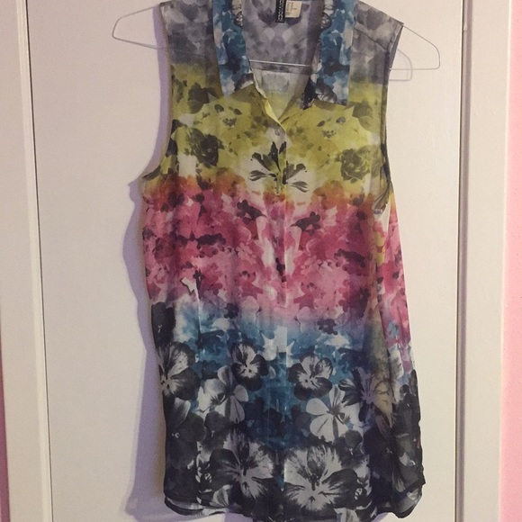 Beautiful Sheer Floral Blouse in Stunning Colors - Picture 4 of 6